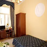 Caroline 3* Рим